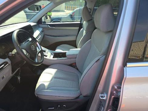 Used 2025 Hyundai Palisade SEL FWD image 2
