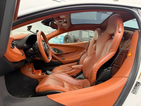 Used 2017 McLaren 570S image 24