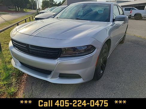 Used 2022 Dodge Charger SXT RWD image 2
