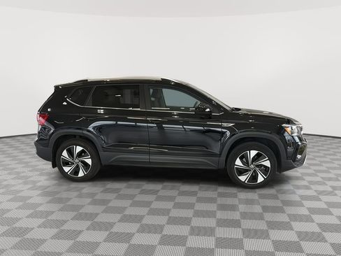 Used 2024 Volkswagen Taos SE AWD/4WD image 2