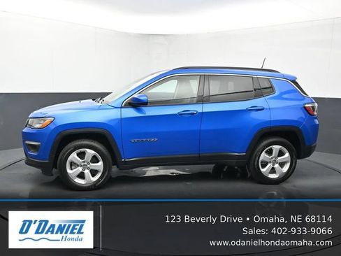 Used 2021 Jeep Compass Latitude w/ Convenience Group AWD/4WD image 2