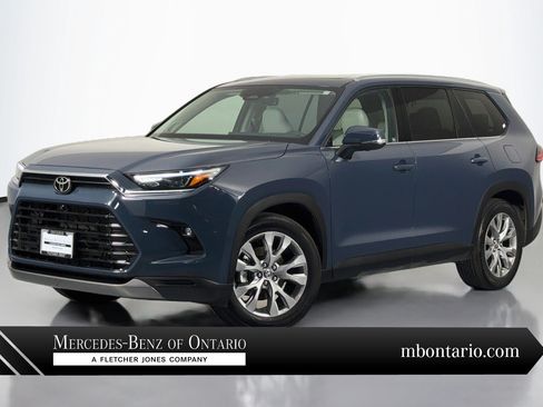 Used 2025 Toyota Grand Highlander AWD image 1