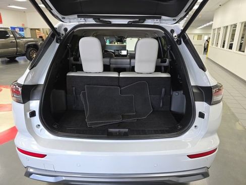 Used 2025 Mitsubishi Outlander SE FWD image 9