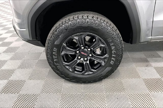 Used 2025 GMC Canyon Elevation AWD/4WD image 10