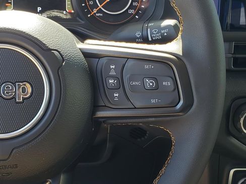 Used 2025 Jeep Gladiator Sport image 23