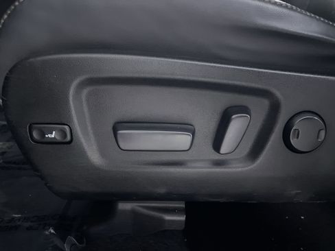 Used 2017 Toyota Highlander XLE image 13