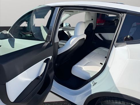 Used 2020 Tesla Model Y Long Range image 22
