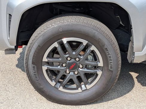 Used 2025 Toyota Tacoma TRD Sport w/ TRD Sport Upgrade Package AWD/4WD image 15