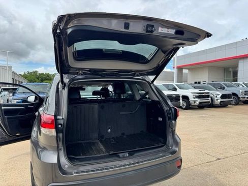 Used 2018 Toyota Highlander XLE w/ Protection Package #3 AWD/4WD image 22
