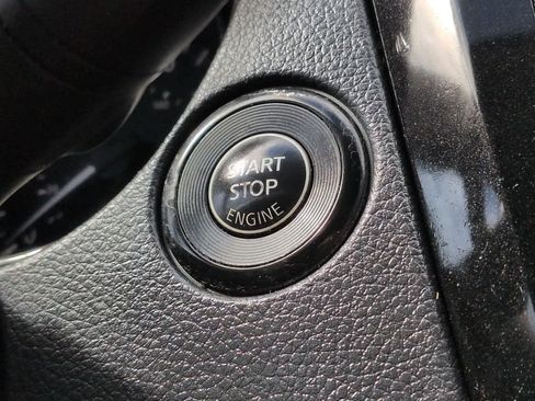 Used 2018 Nissan Rogue SV AWD/4WD image 26