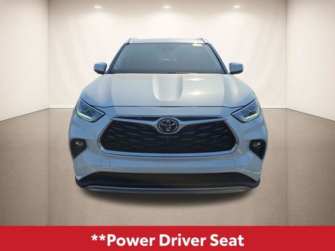 Used 2025 Toyota Highlander Platinum AWD/4WD image 16