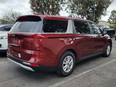 Used 2022 Kia Carnival LX FWD image 6