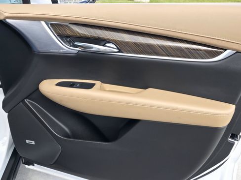 Used 2024 Cadillac XT6 Premium Luxury w/ Platinum Package FWD image 17
