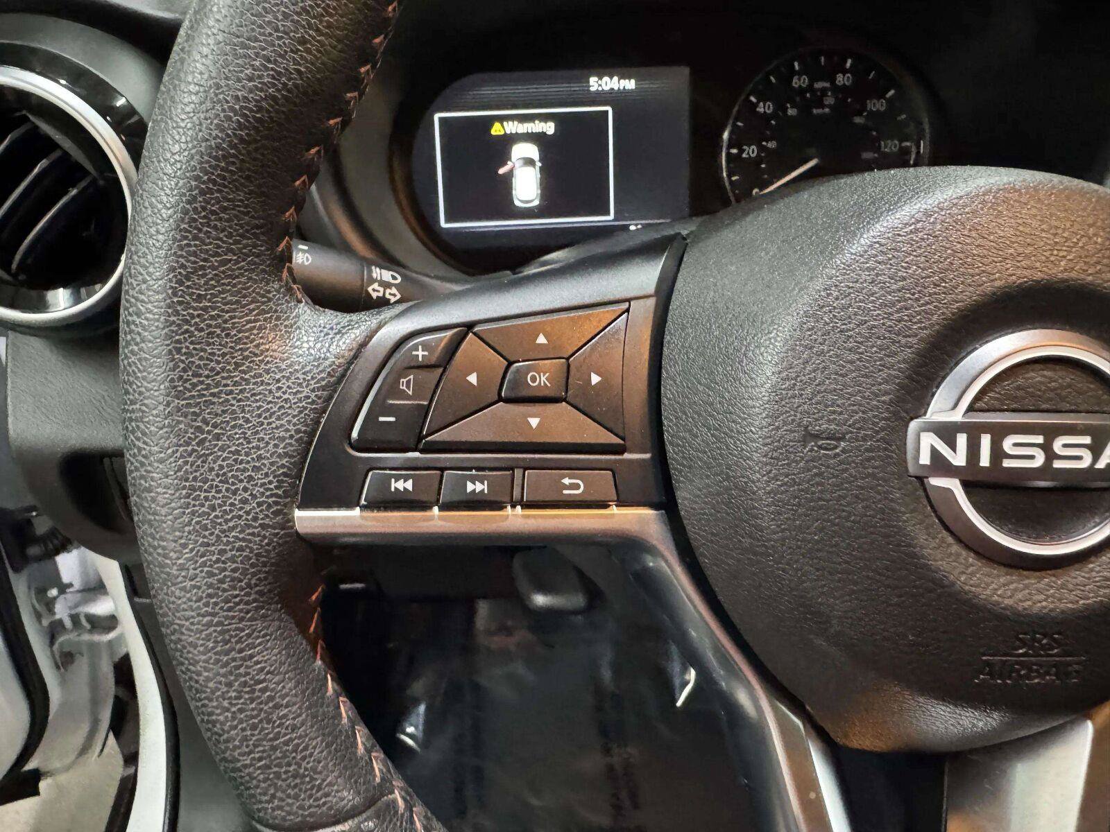 Used 2023 Nissan Kicks SR w/ SR Premium Package FWD image 28