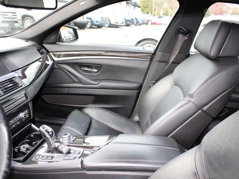 Used 2011 BMW 550i xDrive Sedan image 14