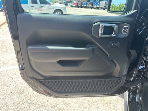 New 2025 Jeep Gladiator Willys image 57