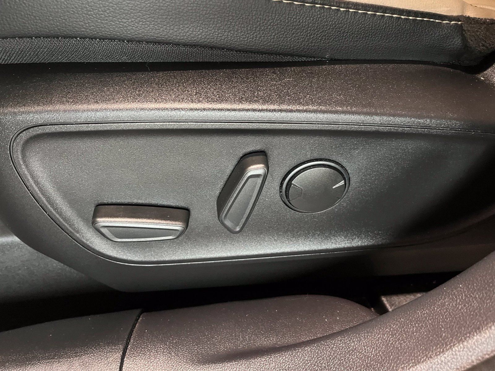 Used 2022 Ford Escape Titanium FWD image 18