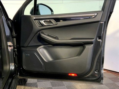 Certified 2024 Porsche Macan image 26