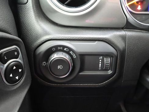 Used 2023 Jeep Wrangler Sahara image 18