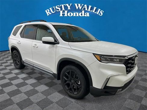 New 2025 Honda Pilot Touring image 1