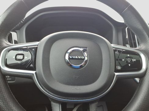 Used 2018 Volvo XC60 T6 Momentum AWD/4WD image 23