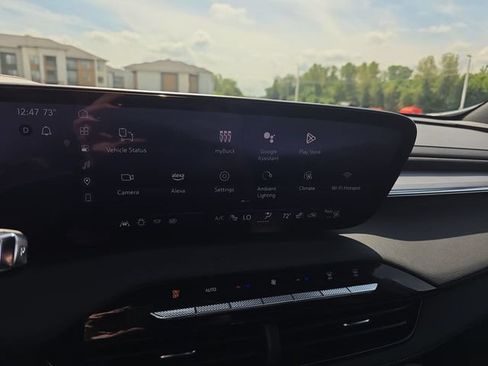 Used 2025 Buick Enclave Preferred FWD image 23
