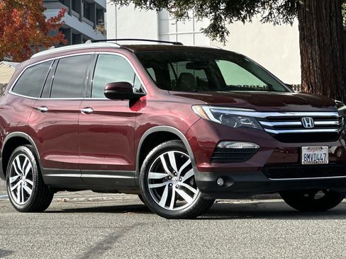 Used 2017 Honda Pilot Elite image 2