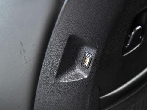 Used 2024 Kia Carnival LX image 39