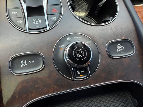 Used 2023 Bentley Bentayga AWD/4WD image 92