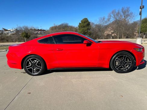 Used 2016 Ford Mustang Coupe image 5