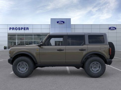 New 2025 Ford Bronco Badlands image 3