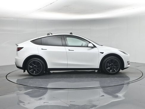 Used 2023 Tesla Model Y Long Range AWD/4WD image 23
