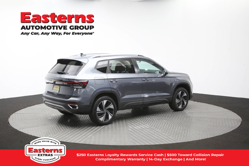 Used 2025 Volkswagen Taos SE AWD/4WD image 41