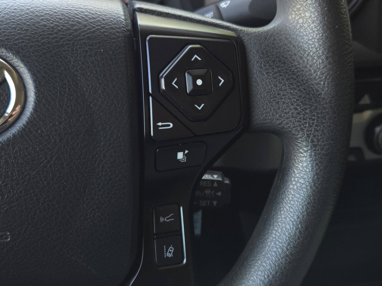 Used 2018 Toyota Tacoma SR RWD image 30