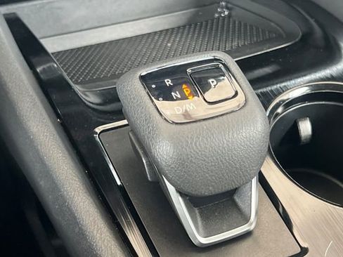 Used 2023 Nissan Rogue S image 28