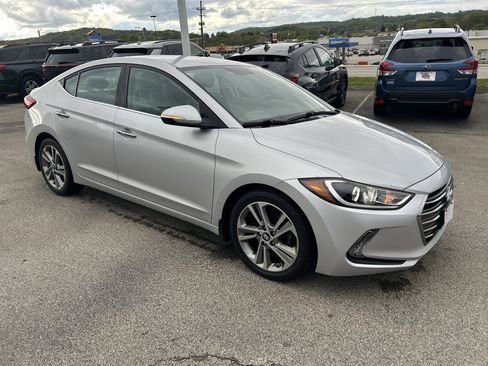 Used 2017 Hyundai Elantra Limited FWD image 2