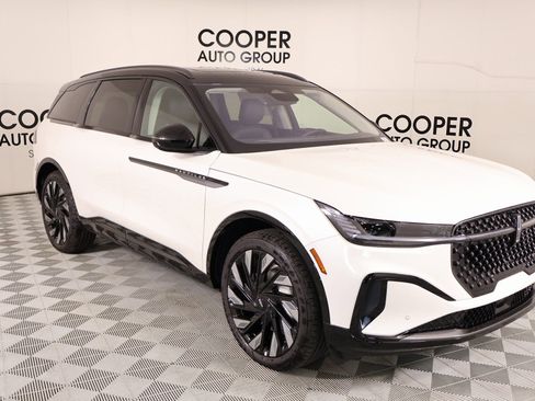 New 2026 Lincoln Nautilus Reserve w/ Jet Appearance Package image 1