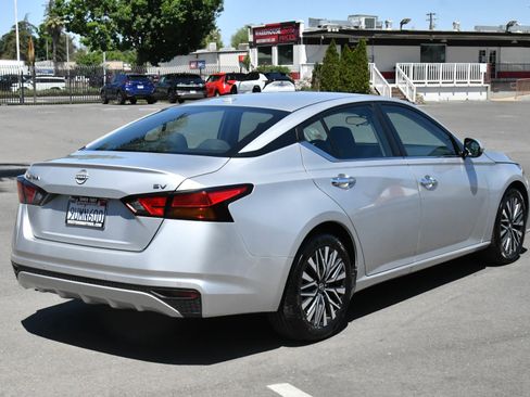 Used 2023 Nissan Altima 2.5 SV FWD image 8