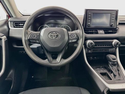 Used 2019 Toyota RAV4 LE FWD image 27