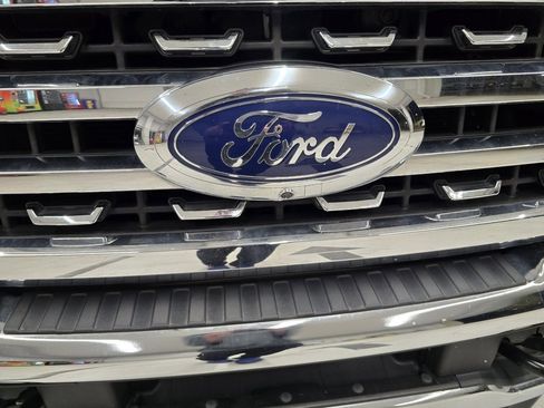 Used 2023 Ford F350 Lariat image 10