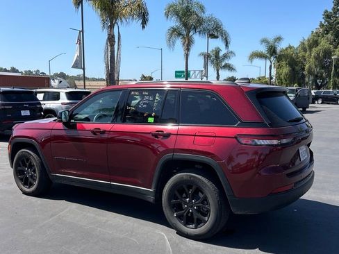 Used 2025 Jeep Grand Cherokee Altitude image 8