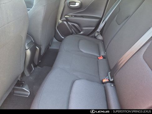 Used 2023 Jeep Renegade Latitude AWD/4WD image 26