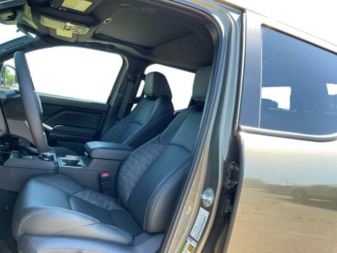 Used 2025 Toyota Tacoma TRD Off-Road w/ TRD Off Road Premium Package AWD/4WD image 9