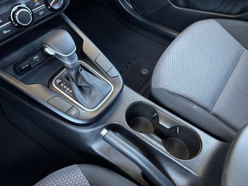 Used 2025 Kia Soul LX w/ LX Technology Package FWD image 39