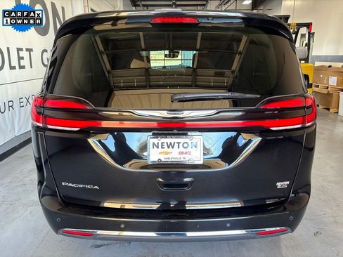Used 2024 Chrysler Pacifica Touring-L image 31