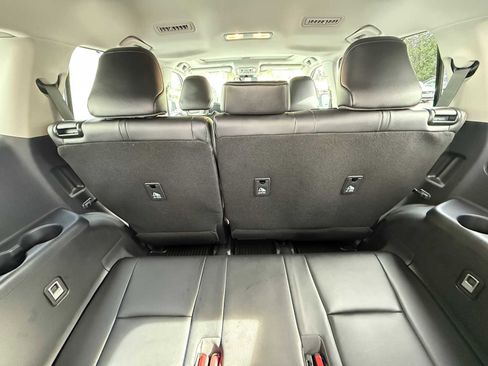 Used 2023 Toyota Highlander XLE image 30