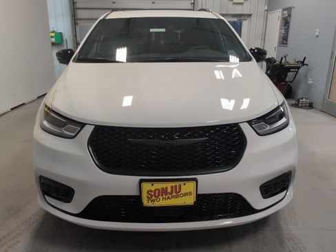 New 2026 Chrysler Pacifica Select image 8