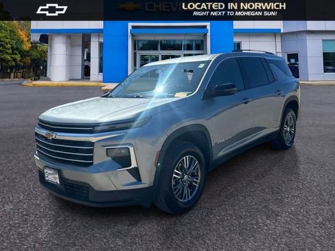 Certified 2025 Chevrolet Traverse LT AWD/4WD image 1
