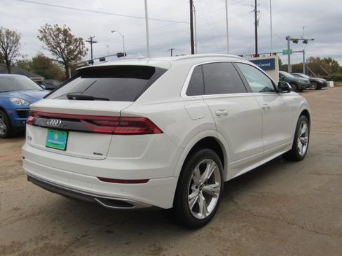 Used 2022 Audi Q8 Premium image 8