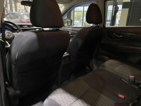 Used 2018 Nissan Rogue SV w/ Premium Package FWD image 5